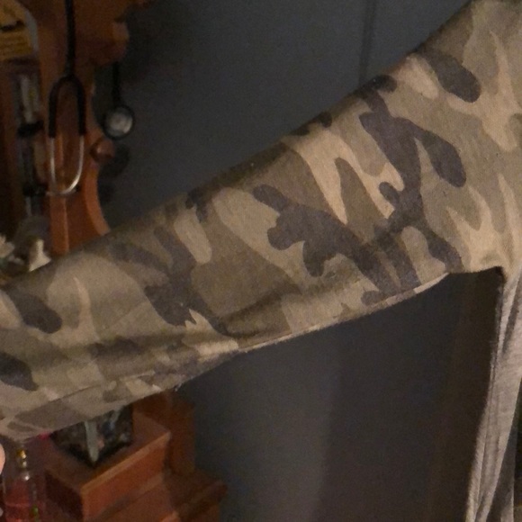 Lightly worn tee - Picture 2 of 3